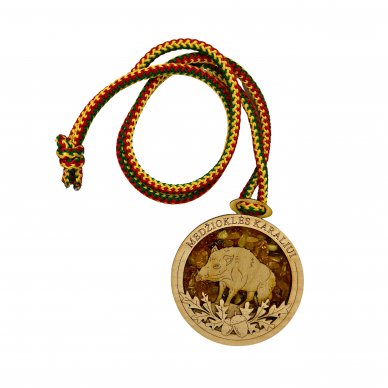 Medalis su gintaru "Medžioklės karaliui" su šernu